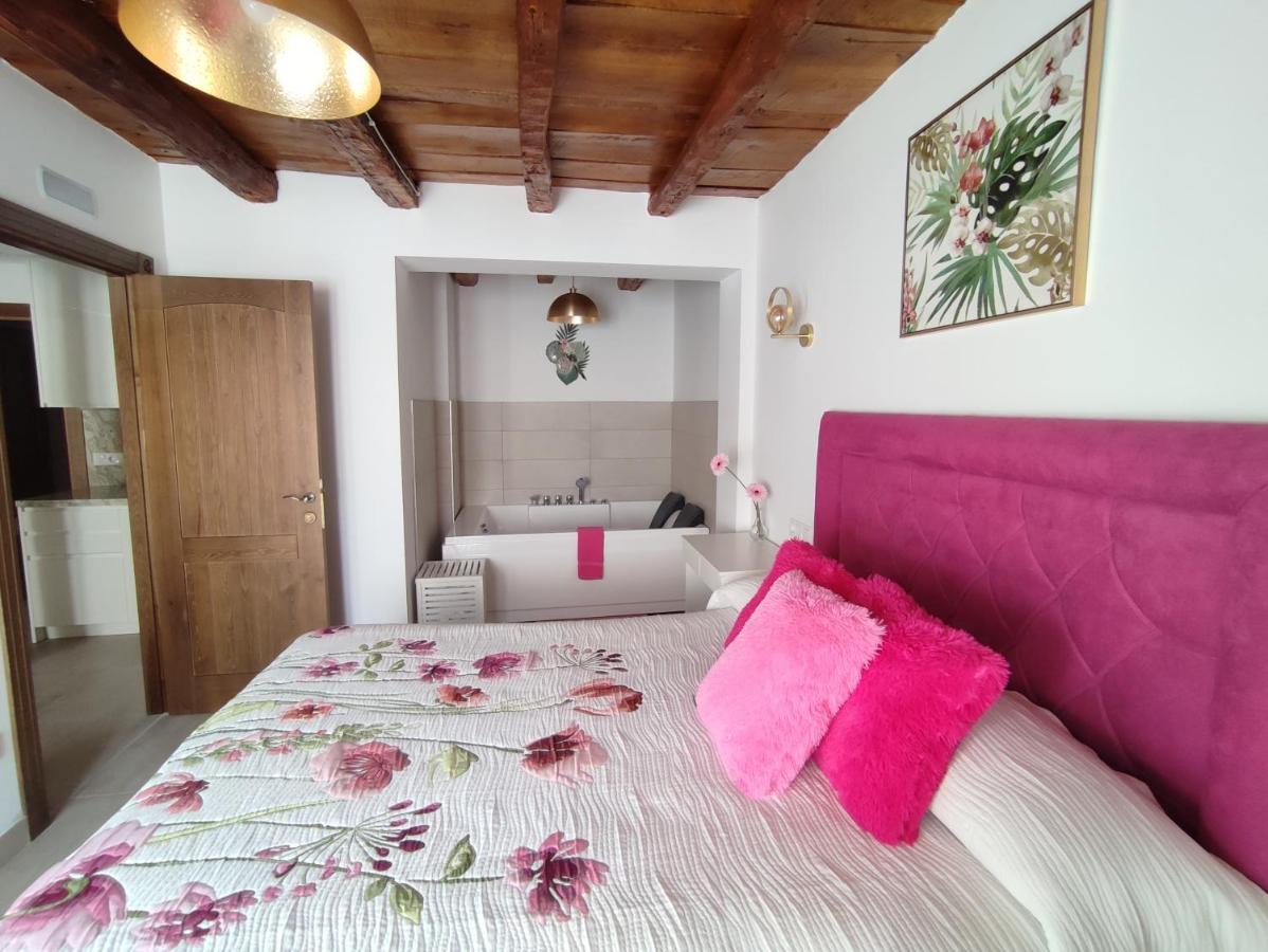 Apartamento PEÑAFIEL DREAMS con JACUZZI Exterior foto
